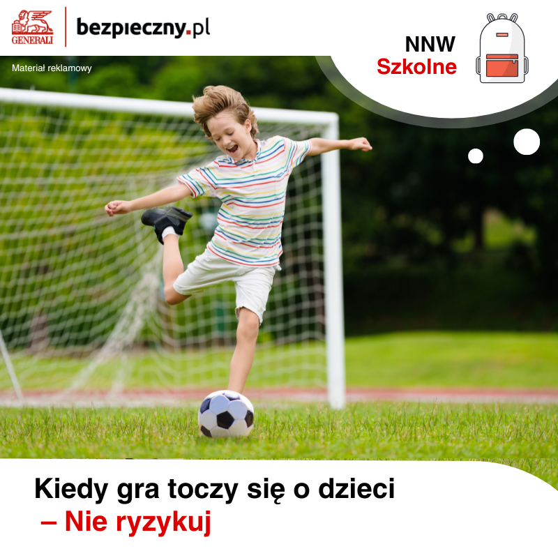 mlody pilkarz na boisku majacy ubezpieczenie sportowe dla dzieci online